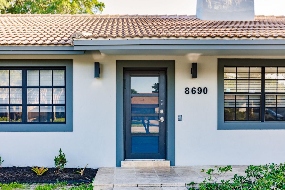 For Sale: $899,000 (3 beds, 2 baths, 2592 Square Feet)