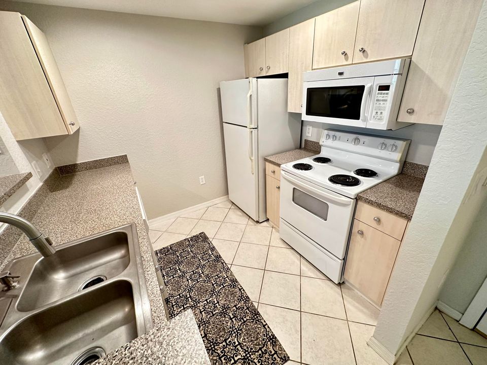 For Rent: $2,200 (1 beds, 1 baths, 662 Square Feet)