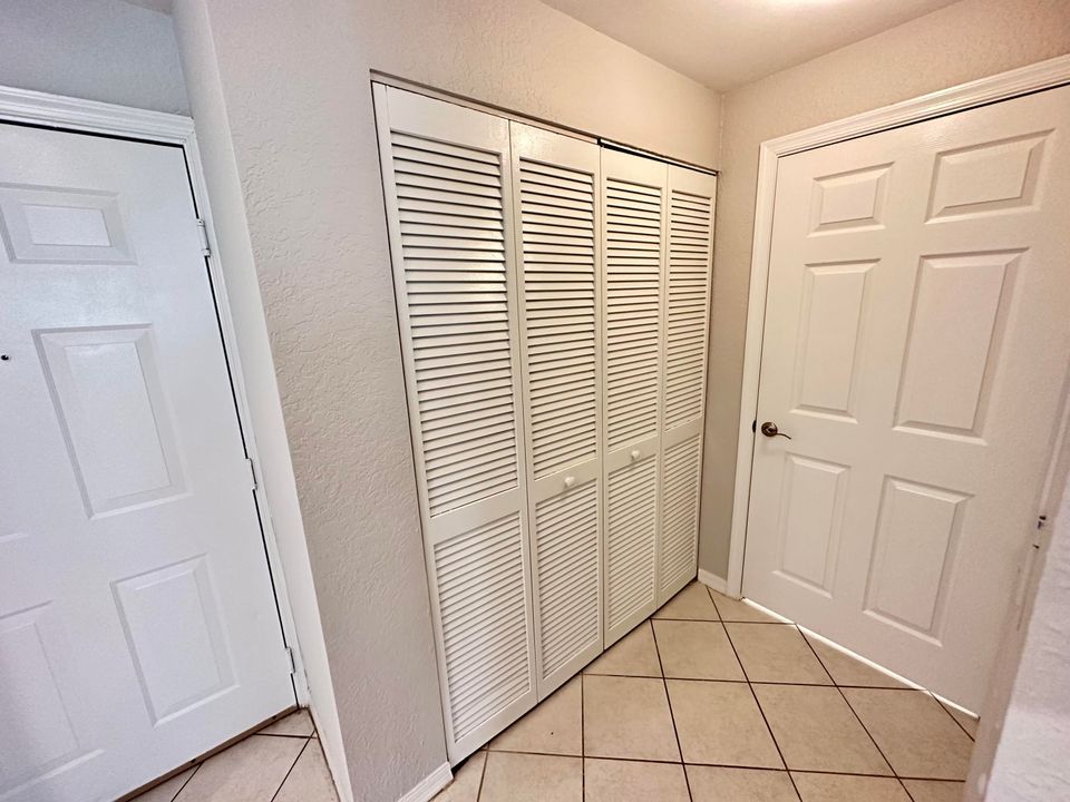 For Rent: $2,200 (1 beds, 1 baths, 662 Square Feet)