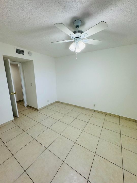 For Rent: $2,400 (3 beds, 2 baths, 1073 Square Feet)