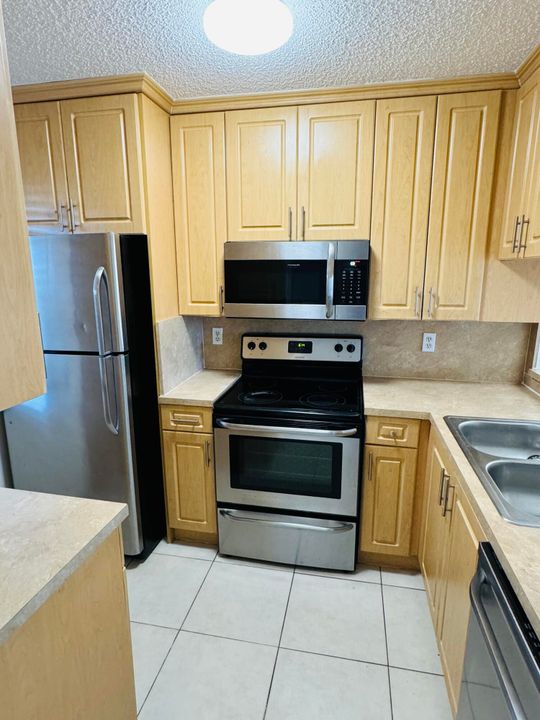 For Rent: $2,400 (3 beds, 2 baths, 1073 Square Feet)