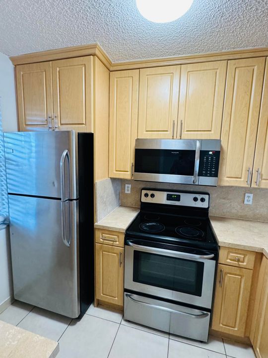 For Rent: $2,400 (3 beds, 2 baths, 1073 Square Feet)