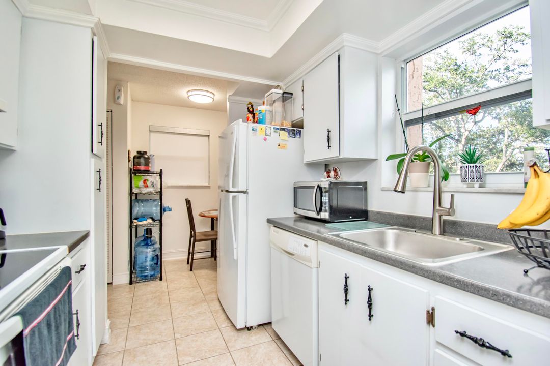 For Sale: $230,000 (2 beds, 2 baths, 1040 Square Feet)