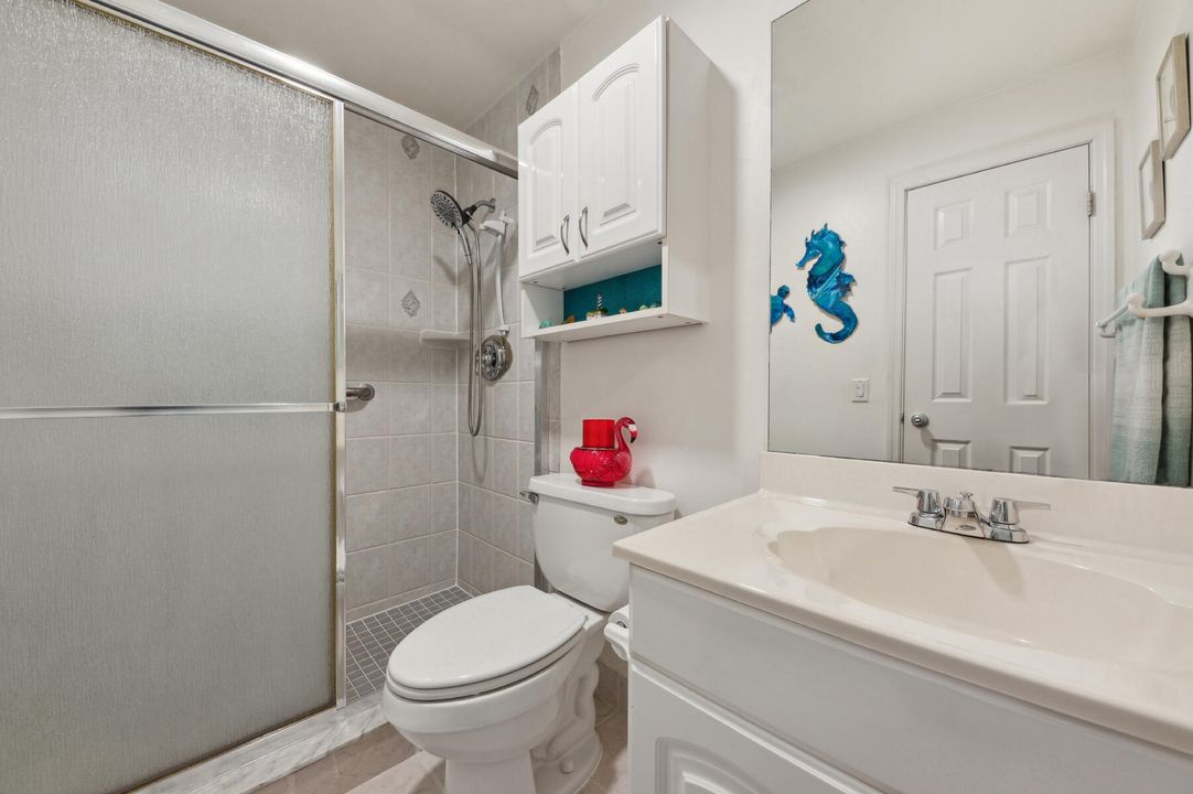 For Sale: $229,900 (2 beds, 2 baths, 901 Square Feet)