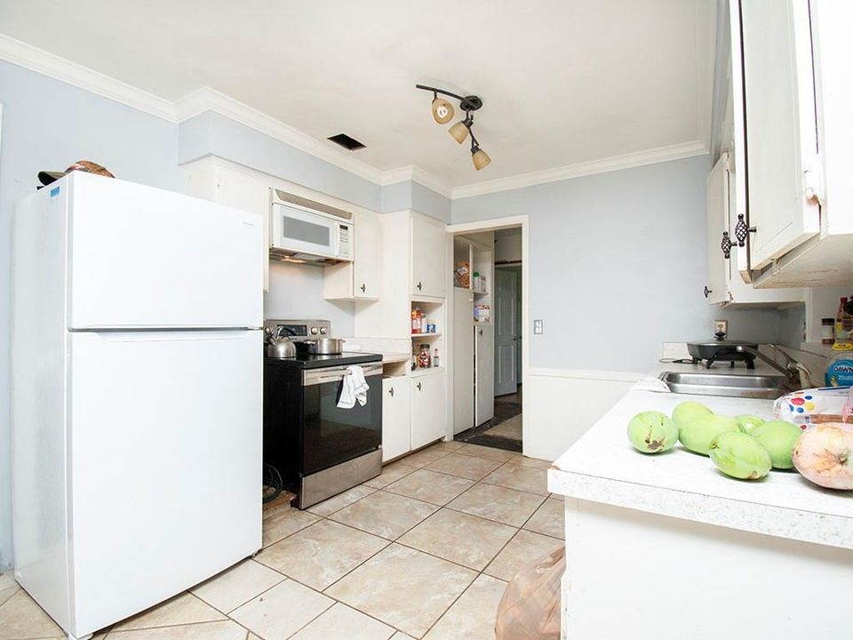 For Sale: $750,000 (3 beds, 1 baths, 1394 Square Feet)