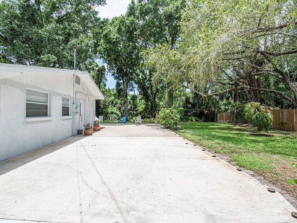 For Sale: $750,000 (3 beds, 1 baths, 1394 Square Feet)