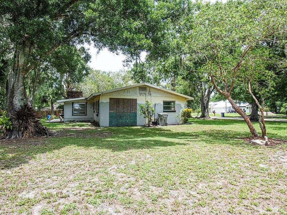 For Sale: $750,000 (3 beds, 1 baths, 1394 Square Feet)