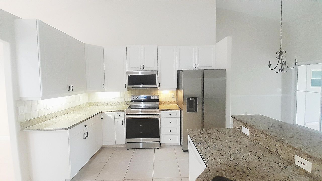 For Rent: $2,600 (3 beds, 2 baths, 1792 Square Feet)