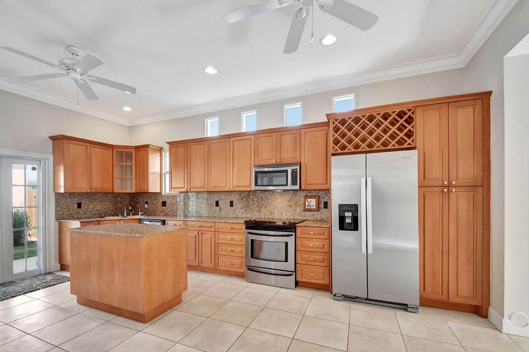 For Sale: $399,000 (2 beds, 2 baths, 1508 Square Feet)