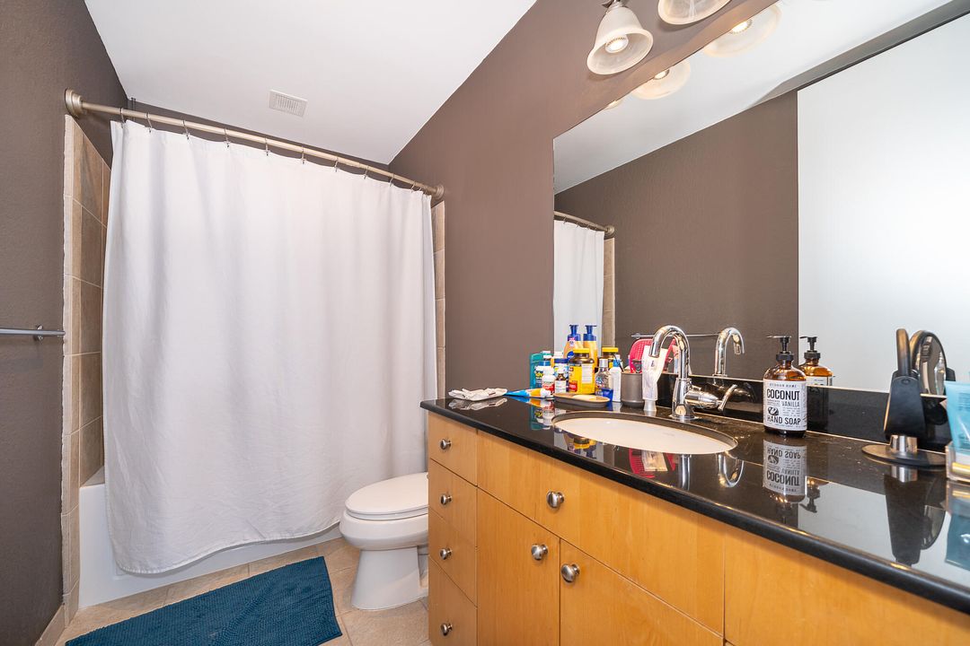 For Sale: $349,900 (1 beds, 1 baths, 928 Square Feet)