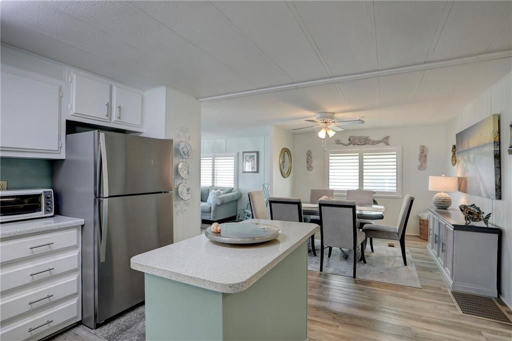 For Sale: $174,000 (2 beds, 2 baths, 1056 Square Feet)