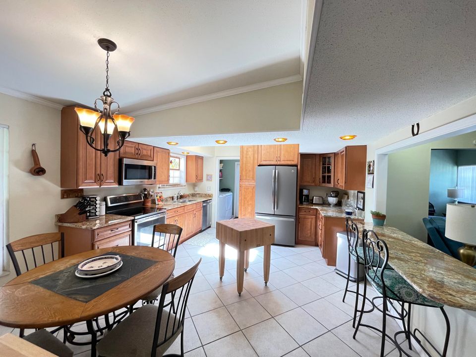 For Sale: $395,000 (3 beds, 2 baths, 1688 Square Feet)