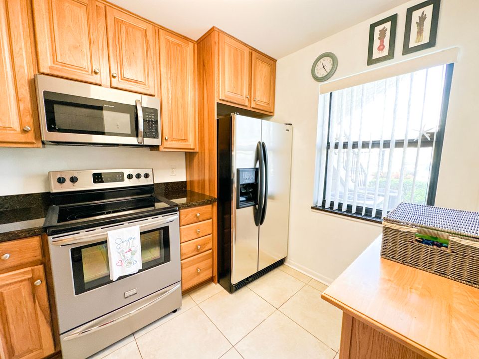For Rent: $2,750 (2 beds, 2 baths, 1034 Square Feet)