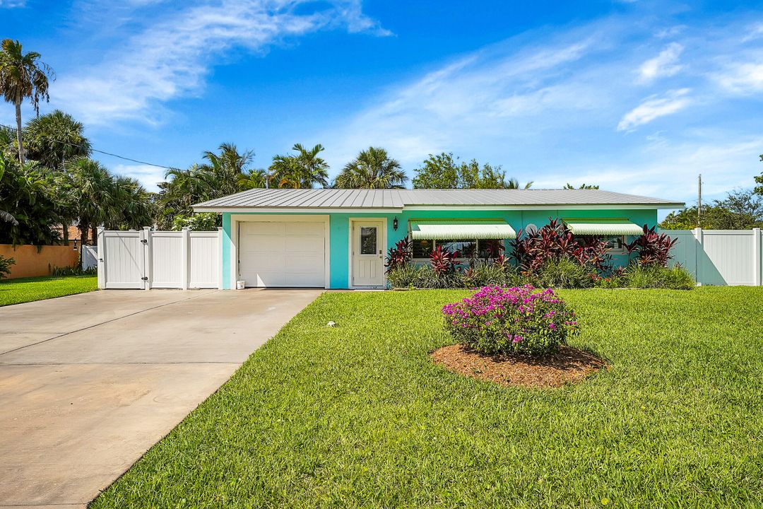 For Sale: $585,000 (2 beds, 2 baths, 1188 Square Feet)