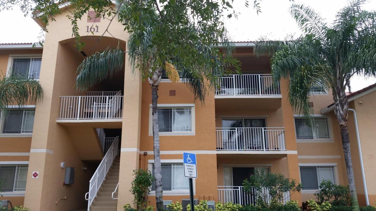 For Rent: $1,900 (2 beds, 2 baths, 1033 Square Feet)