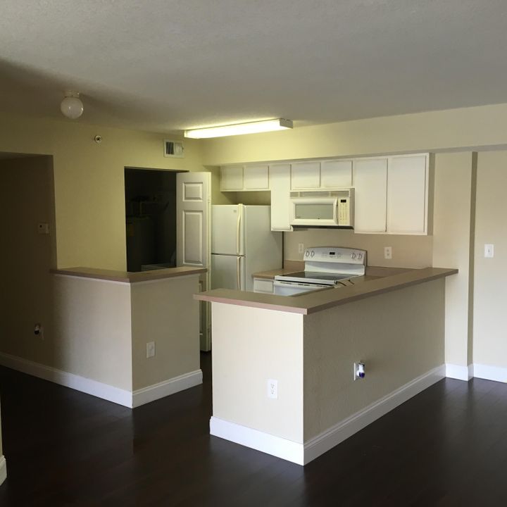 For Rent: $1,900 (2 beds, 2 baths, 1033 Square Feet)
