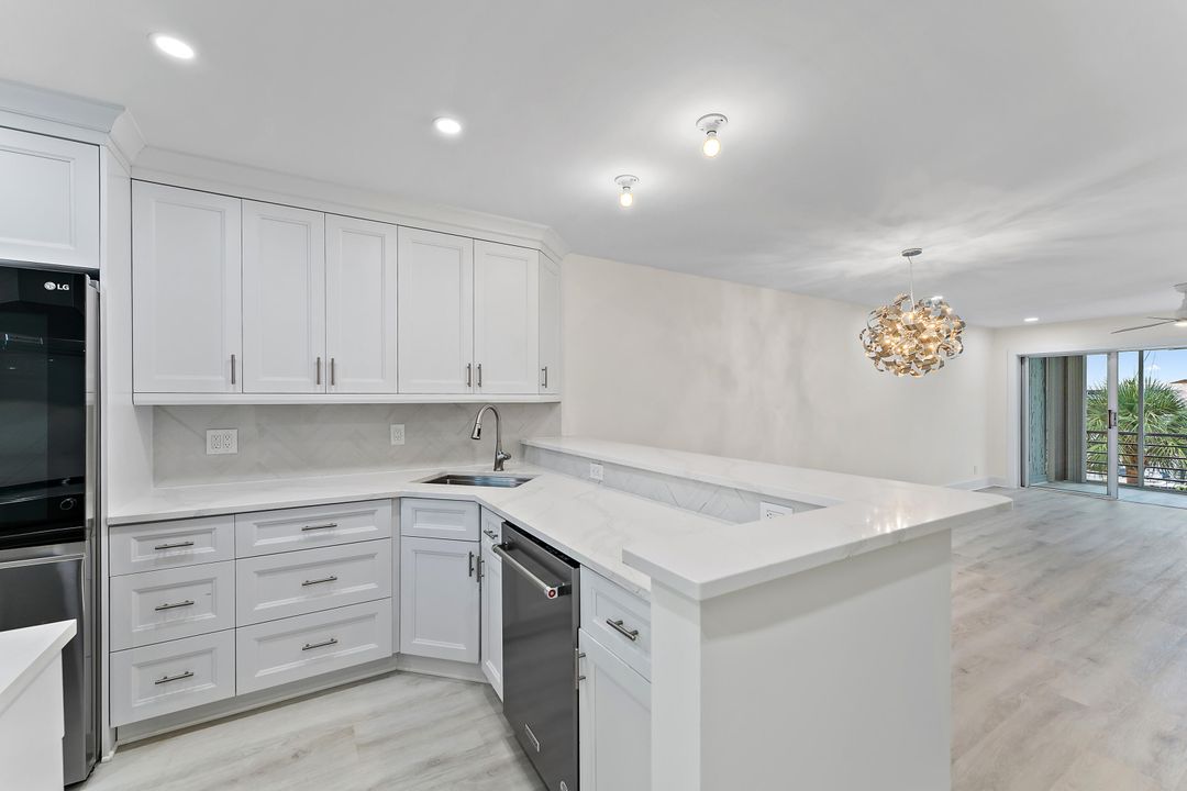 For Sale: $524,900 (2 beds, 2 baths, 1200 Square Feet)