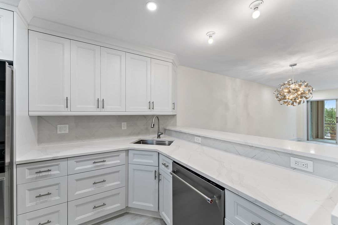 For Sale: $499,900 (2 beds, 2 baths, 1200 Square Feet)