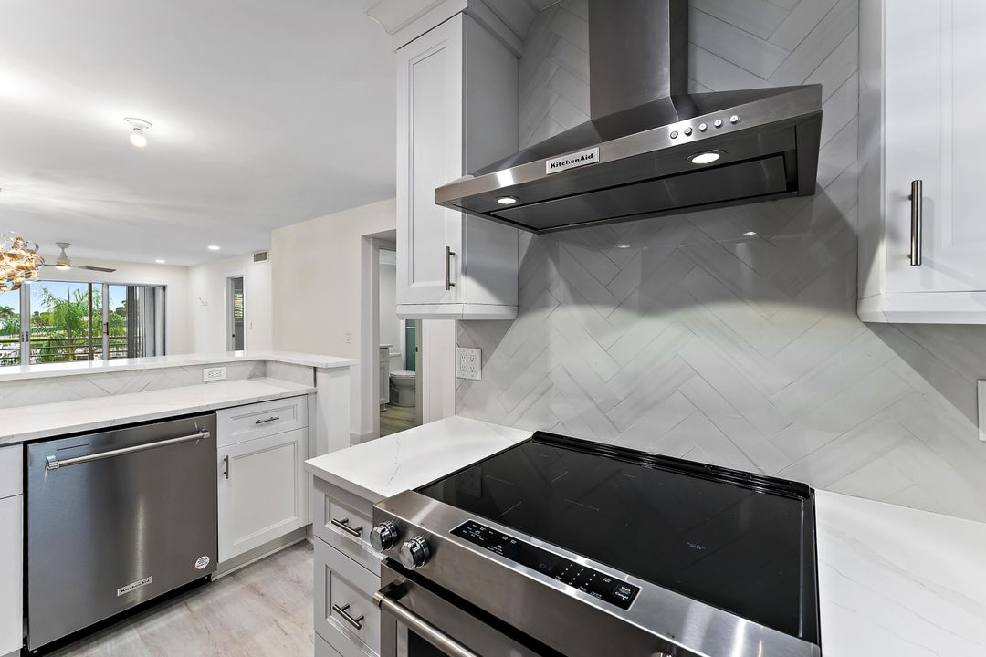 For Sale: $524,900 (2 beds, 2 baths, 1200 Square Feet)