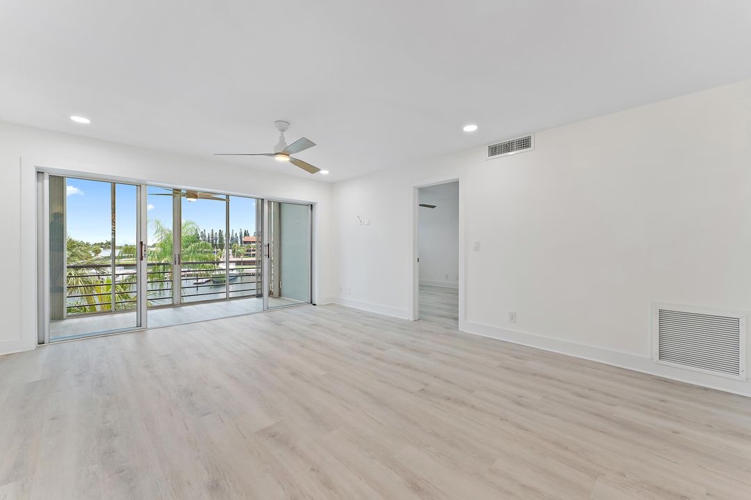 For Sale: $499,900 (2 beds, 2 baths, 1200 Square Feet)