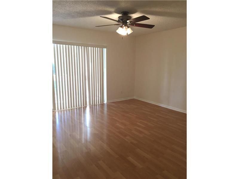 For Sale: $230,000 (1 beds, 1 baths, 805 Square Feet)