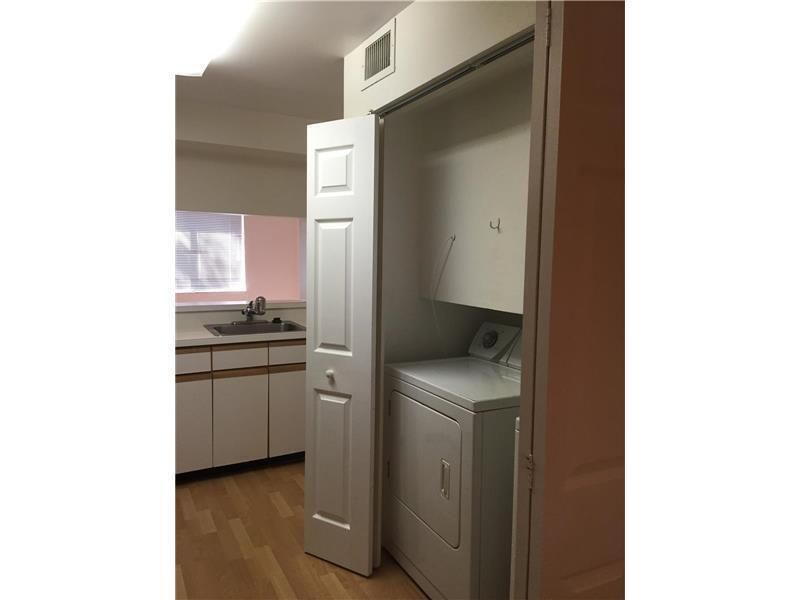 For Sale: $230,000 (1 beds, 1 baths, 805 Square Feet)