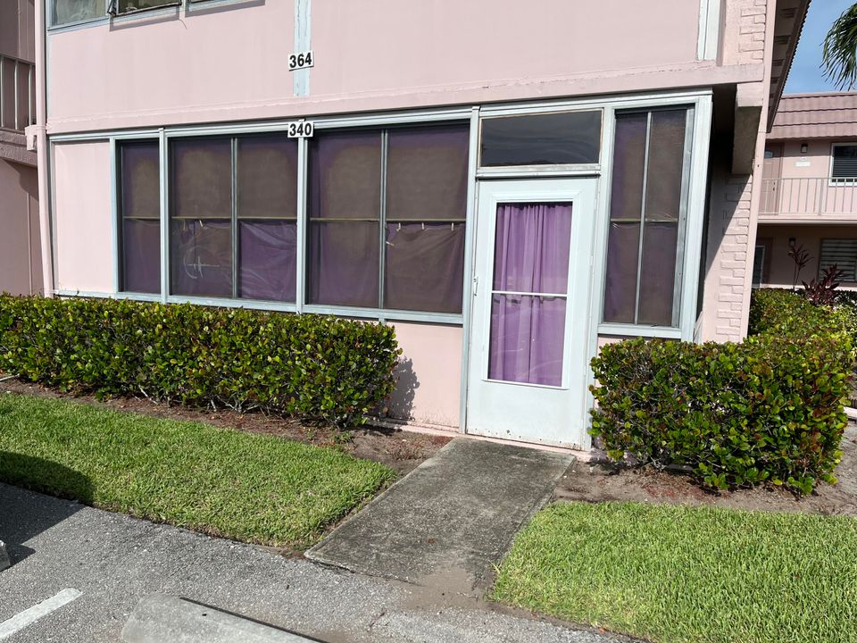 For Sale: $112,500 (2 beds, 2 baths, 883 Square Feet)