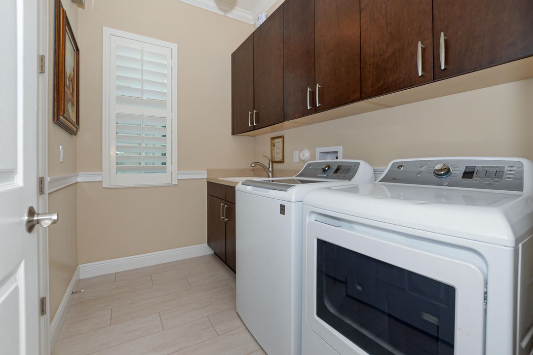 For Sale: $519,000 (2 beds, 2 baths, 1834 Square Feet)