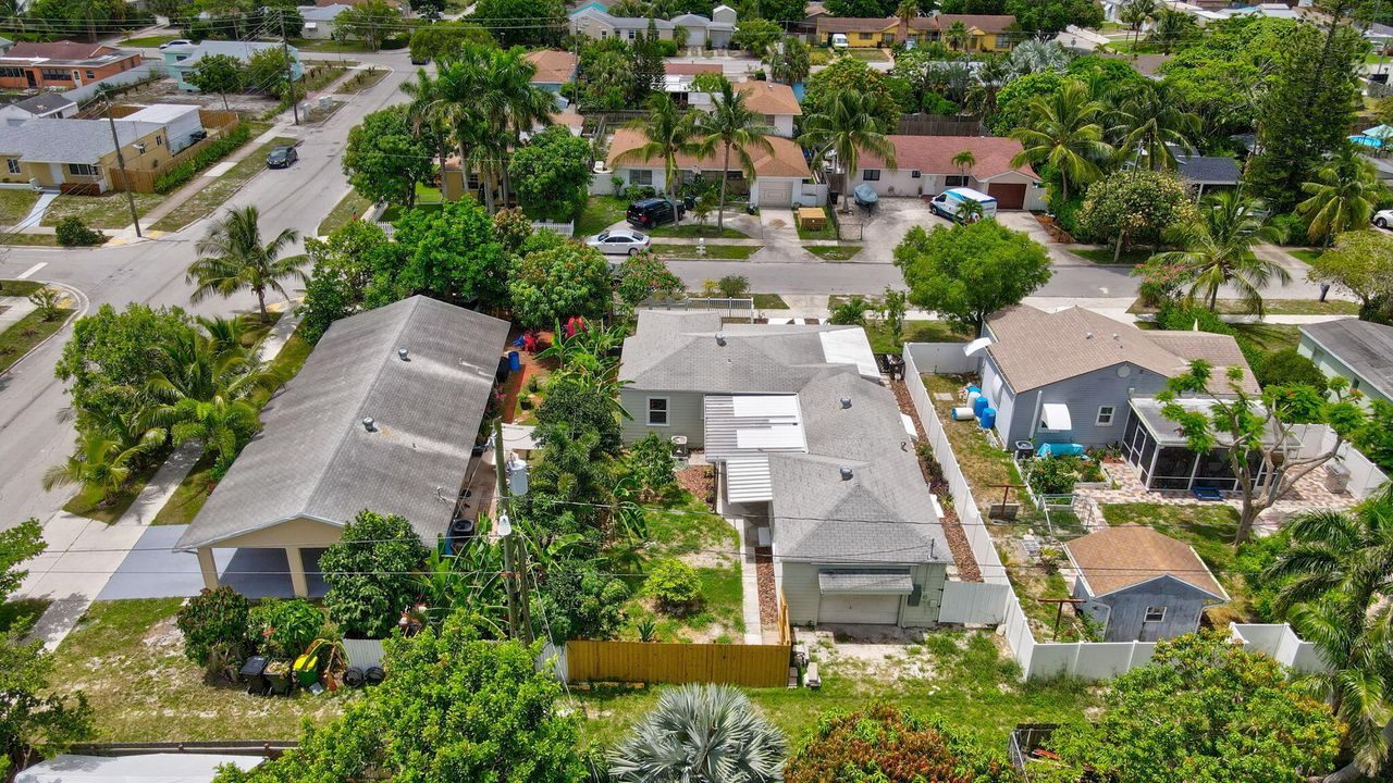 For Sale: $425,000 (3 beds, 2 baths, 1185 Square Feet)