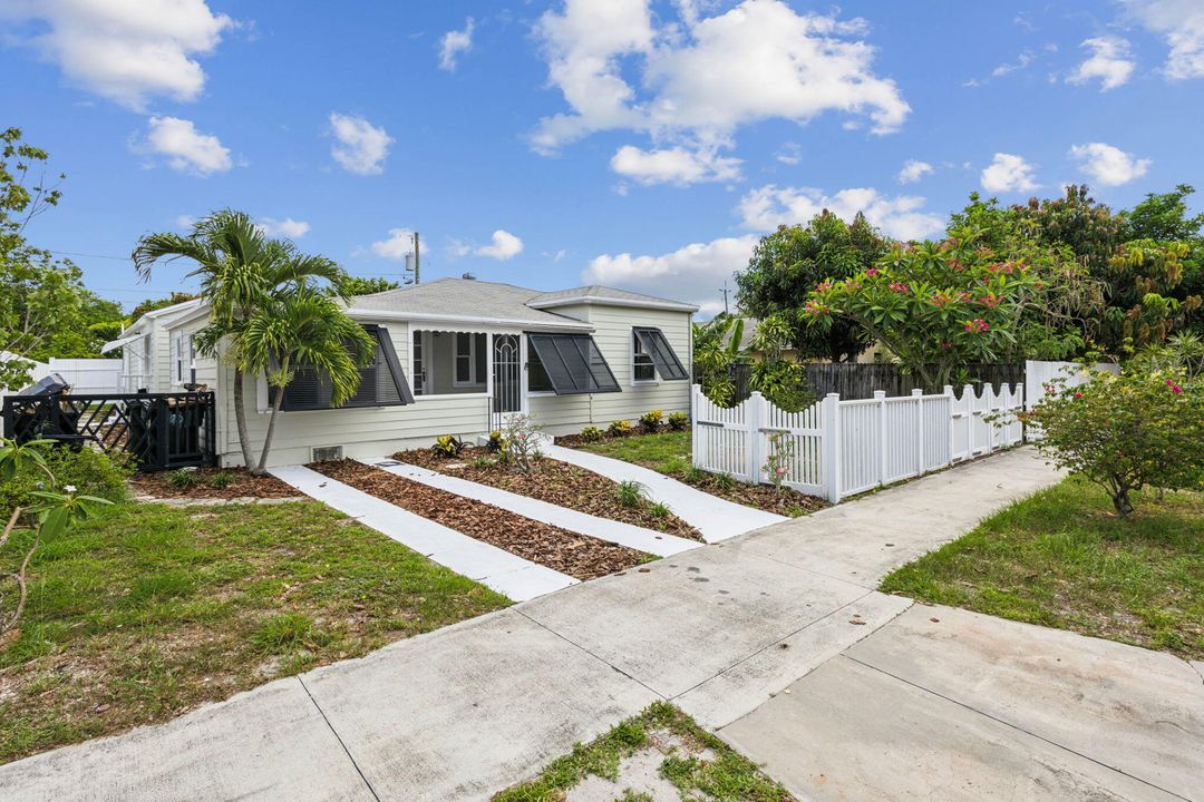 For Sale: $425,000 (3 beds, 2 baths, 1185 Square Feet)