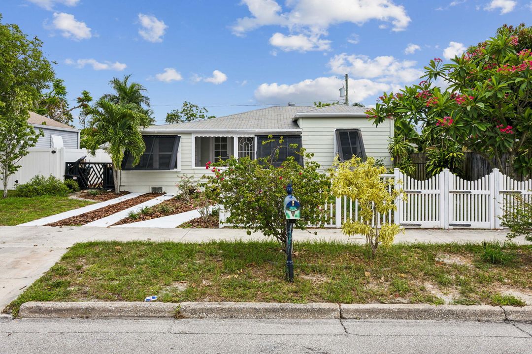 For Sale: $425,000 (3 beds, 2 baths, 1185 Square Feet)