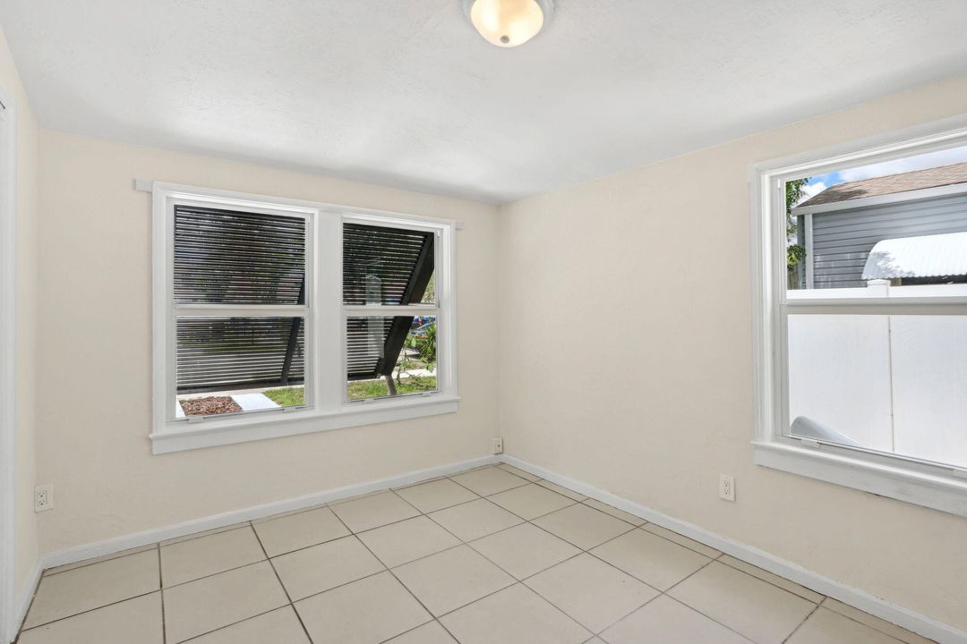 For Sale: $425,000 (3 beds, 2 baths, 1185 Square Feet)