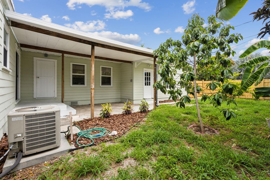 For Sale: $425,000 (3 beds, 2 baths, 1185 Square Feet)