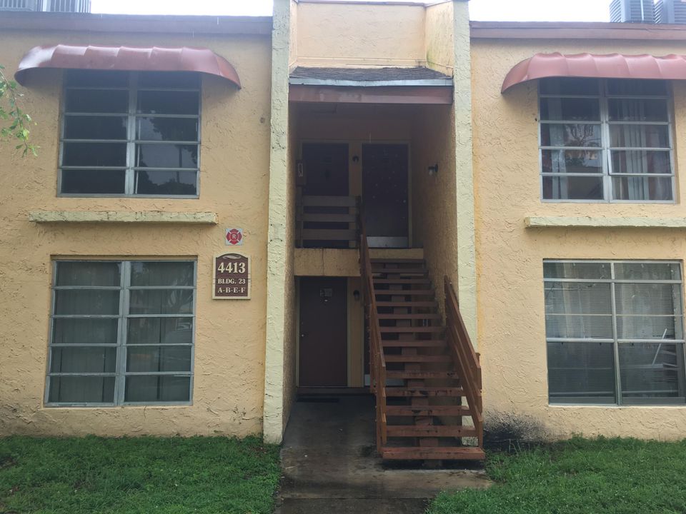 For Rent: $1,700 (2 beds, 1 baths, 840 Square Feet)
