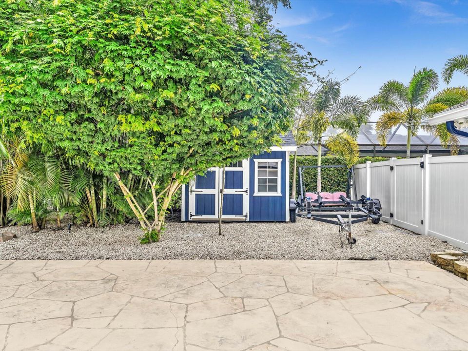 For Sale: $695,000 (3 beds, 2 baths, 1988 Square Feet)