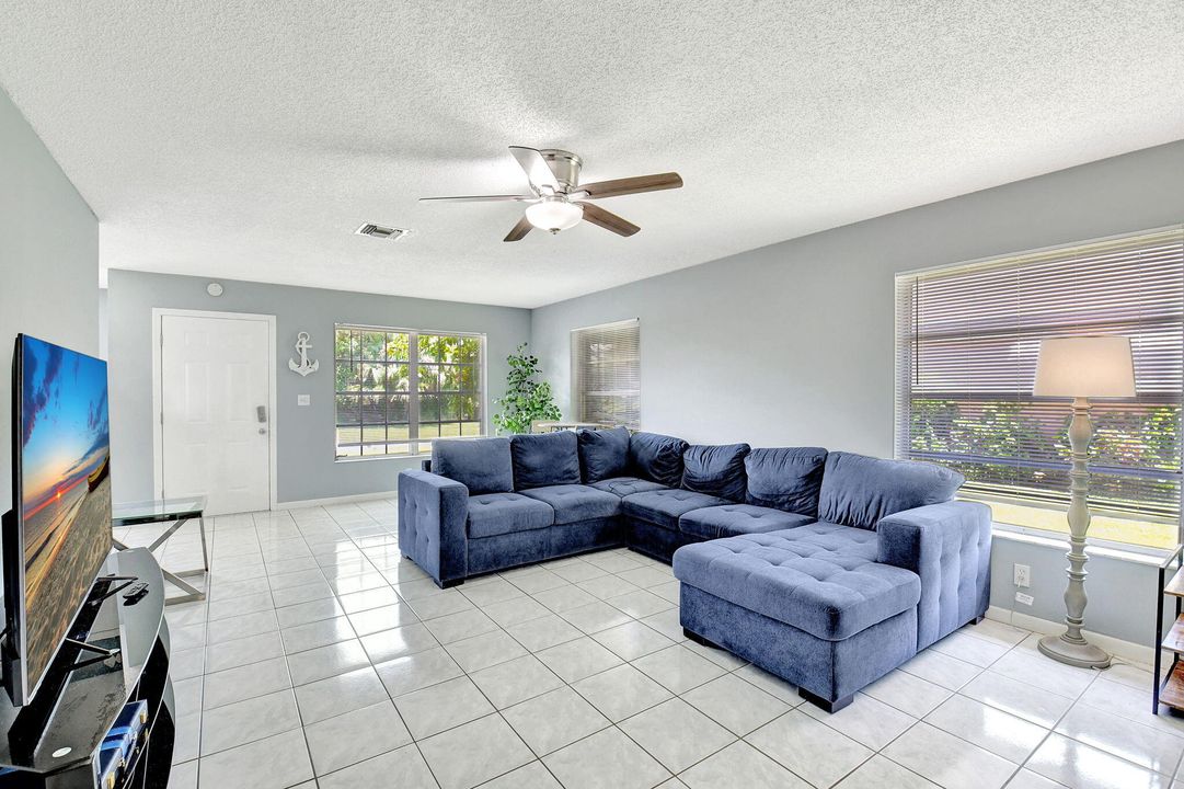 For Sale: $340,000 (2 beds, 2 baths, 1377 Square Feet)