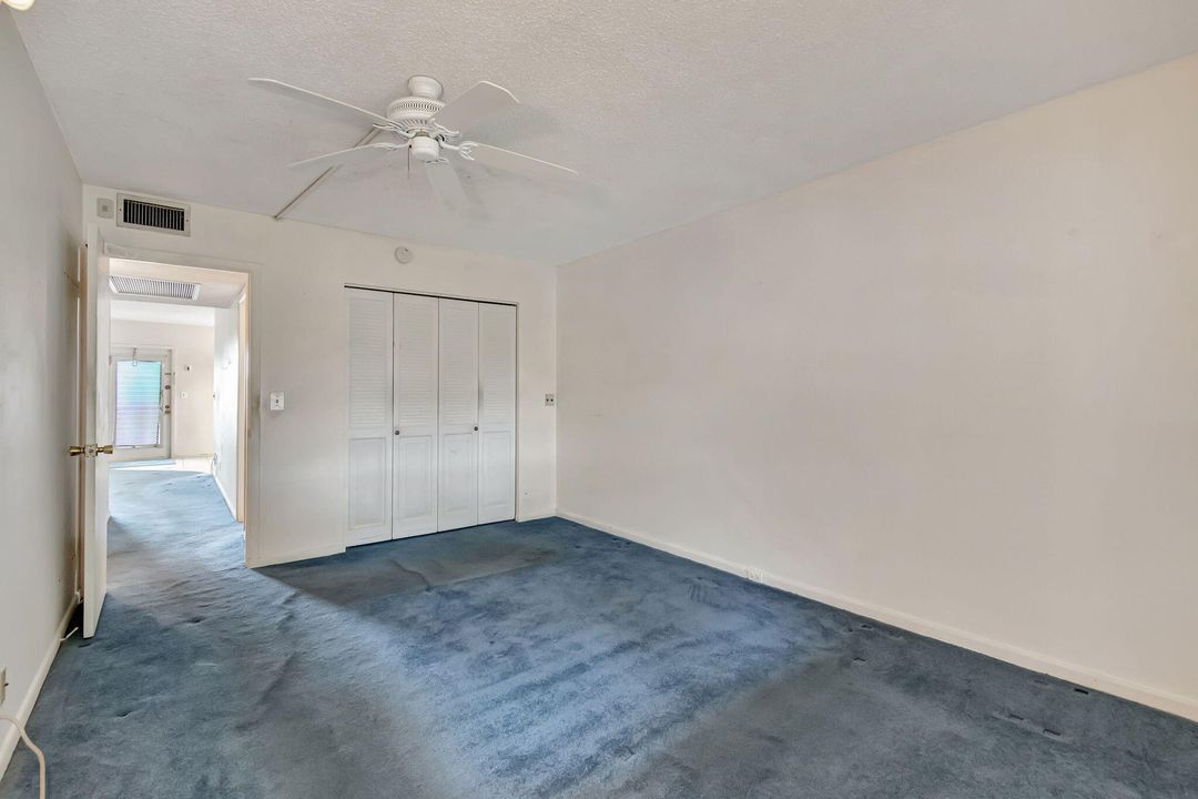 For Sale: $125,000 (2 beds, 1 baths, 860 Square Feet)