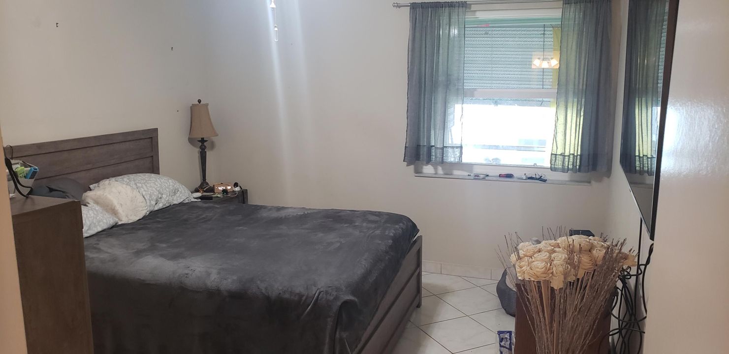 For Sale: $130,000 (2 beds, 2 baths, 902 Square Feet)