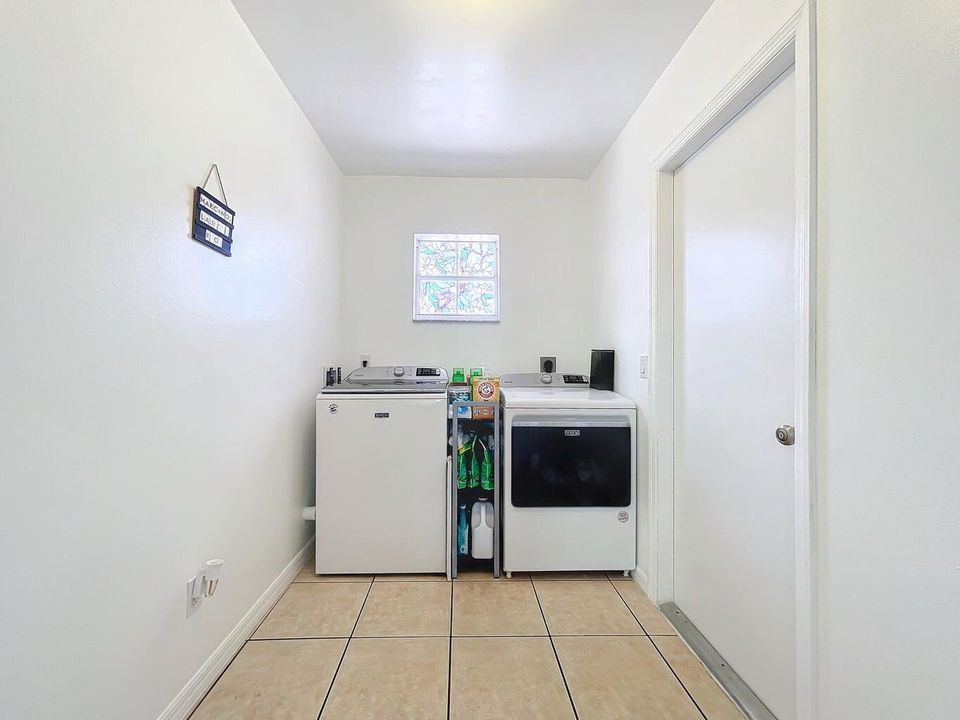 En Venta: $469,900 (4 camas, 2 baños, 2040 Pies cuadrados)