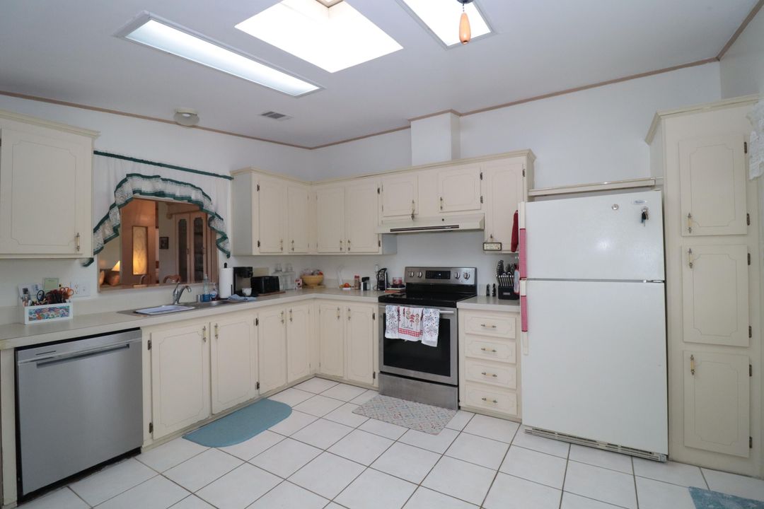 For Sale: $189,000 (2 beds, 2 baths, 1286 Square Feet)