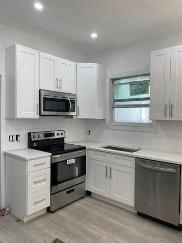 For Rent: $2,500 (3 beds, 2 baths, 1100 Square Feet)