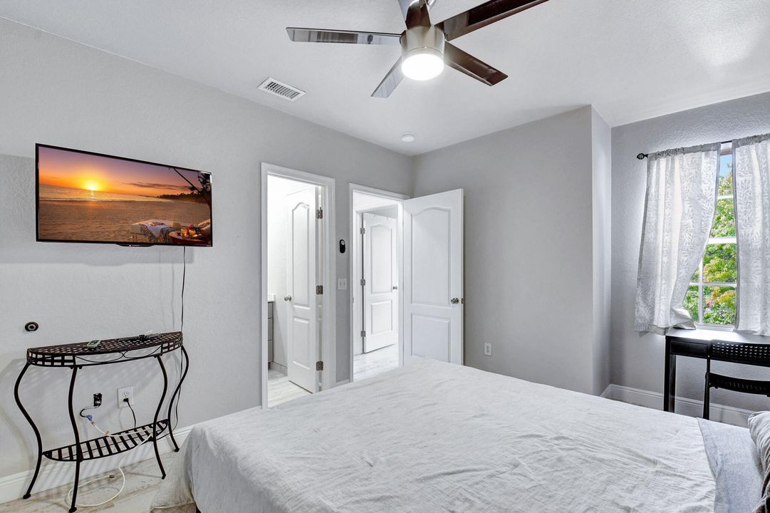 For Sale: $315,000 (2 beds, 2 baths, 1137 Square Feet)