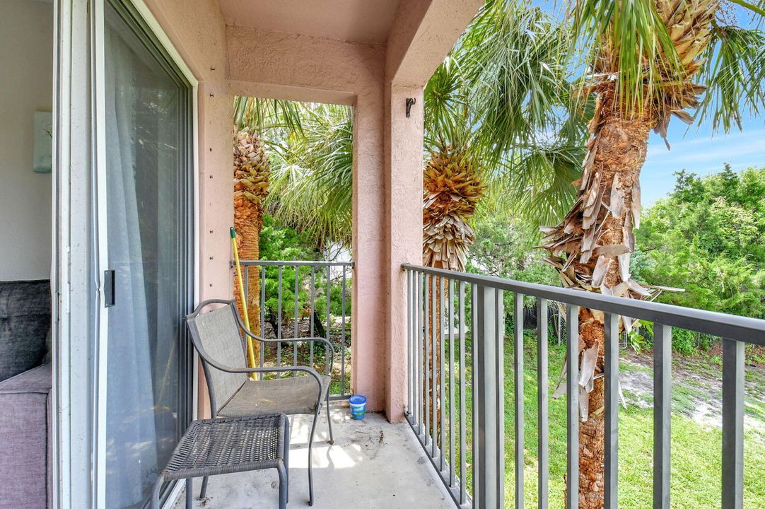 For Sale: $315,000 (2 beds, 2 baths, 1137 Square Feet)