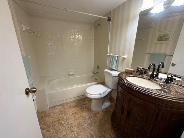 For Sale: $219,900 (2 beds, 2 baths, 1111 Square Feet)