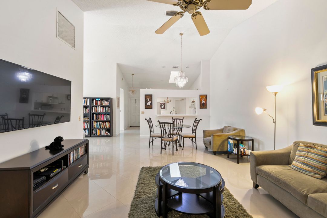 For Sale: $350,000 (2 beds, 2 baths, 1417 Square Feet)
