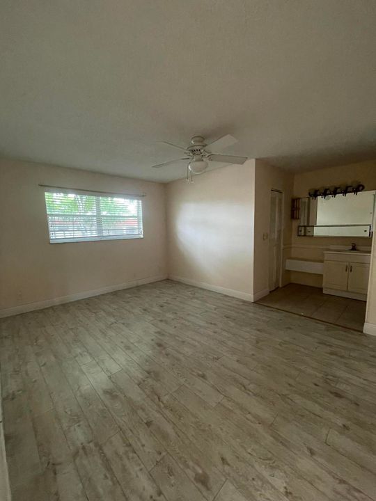 For Sale: $180,000 (2 beds, 2 baths, 812 Square Feet)