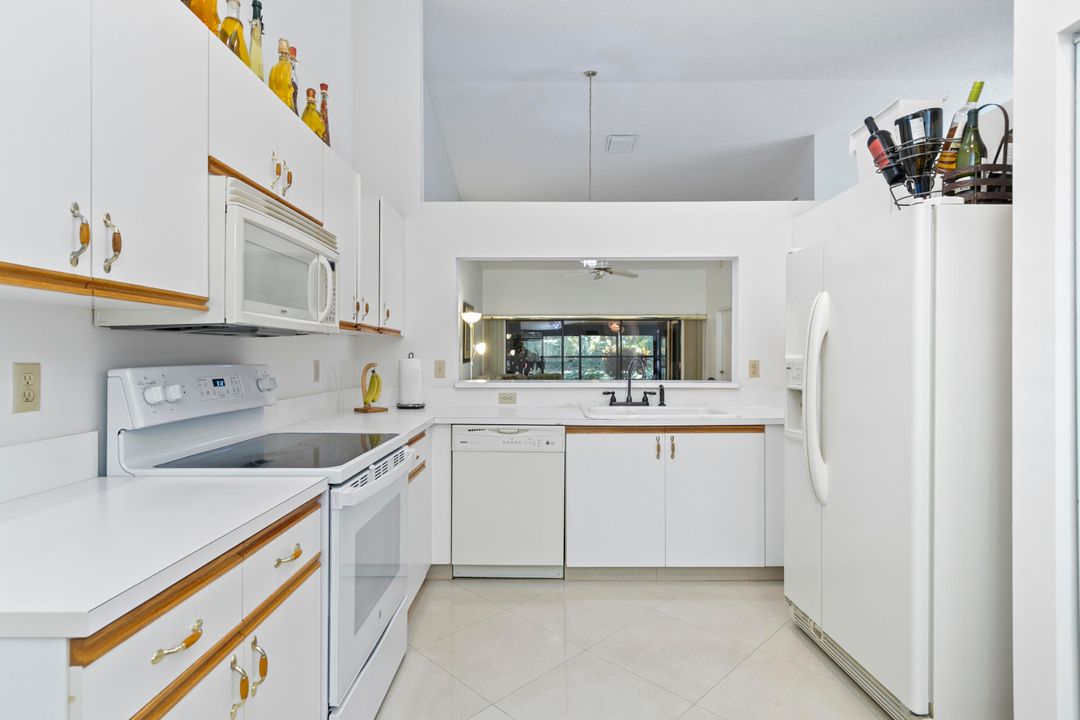 For Sale: $350,000 (2 beds, 2 baths, 1417 Square Feet)