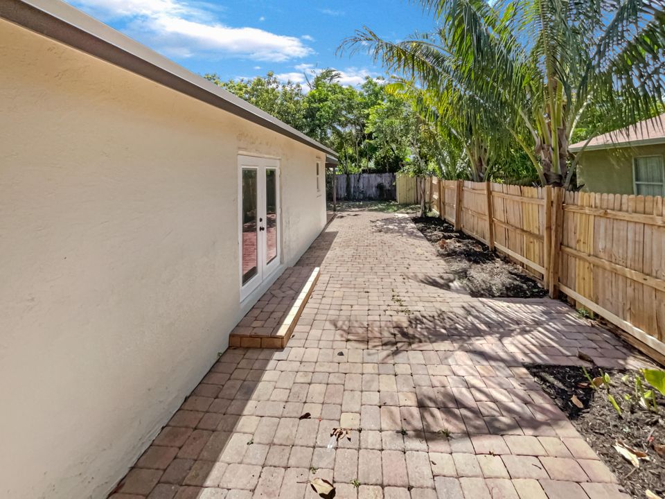 For Sale: $416,000 (3 beds, 2 baths, 1261 Square Feet)