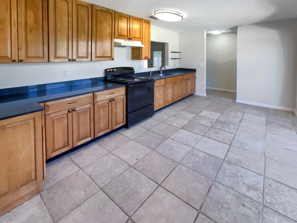 Active With Contract: $416,000 (3 beds, 2 baths, 1261 Square Feet)