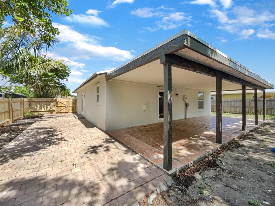 For Sale: $416,000 (3 beds, 2 baths, 1261 Square Feet)